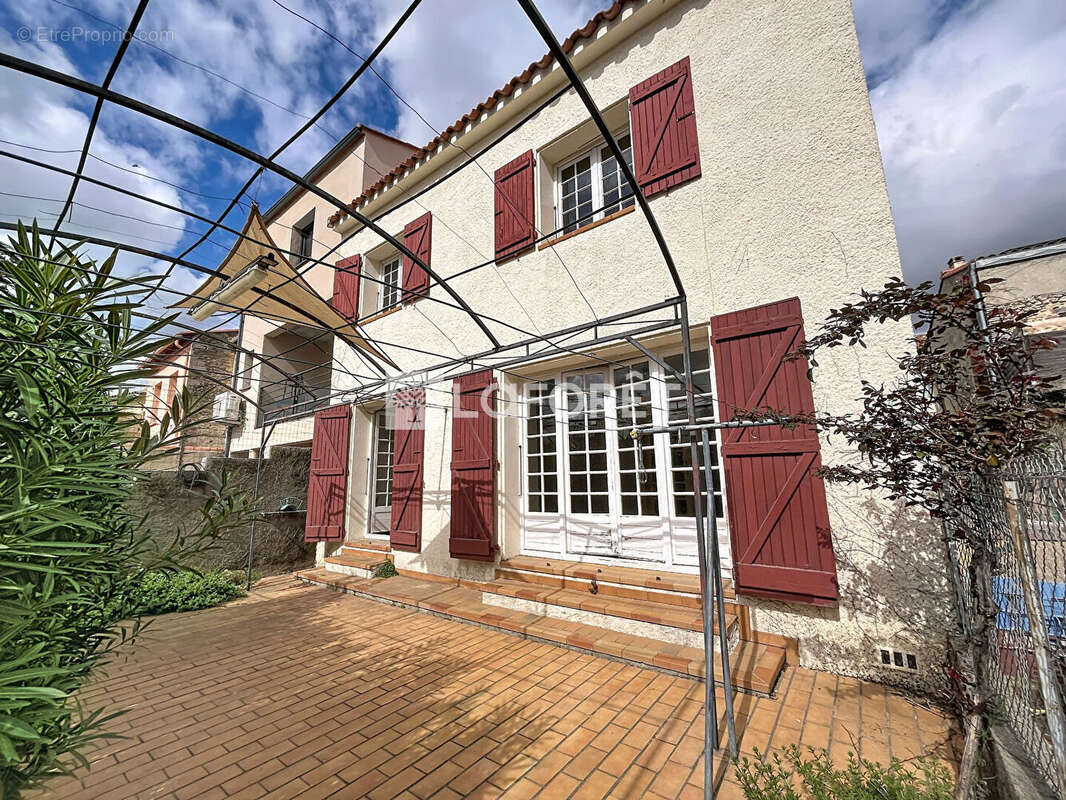 Maison à PEZILLA-LA-RIVIERE