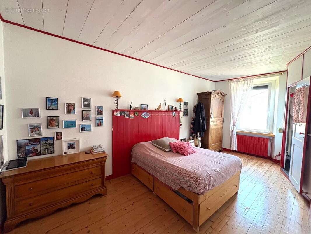 Maison à SAINT-MARTIN-DE-LA-CLUZE