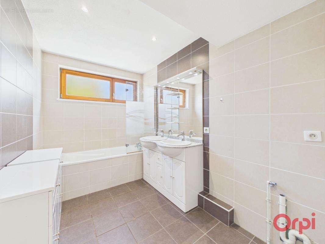 Superbe appartement 4/5 pièces de 103 m² - Terrasse – Lumineux et parfaitement agencé - Garage - photo 9
