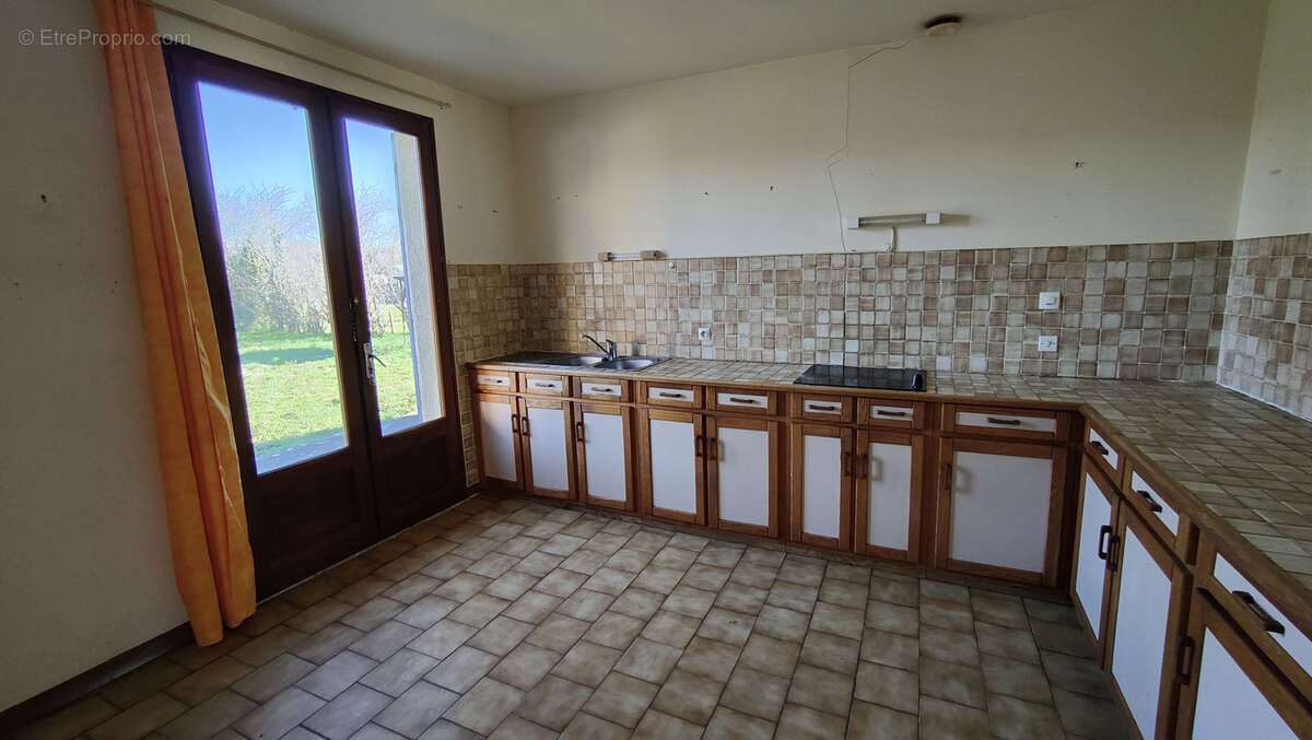 Maison à BERRIAS-ET-CASTELJAU