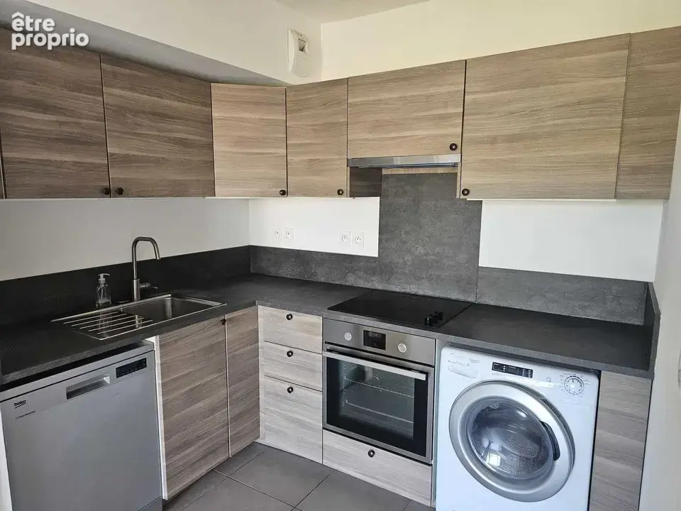 LA CIOTAT APPARTEMENT TYPE 2 de 38.68m² - TERRASSE - GARAGE -