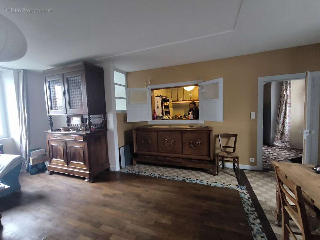 Maison à MONTROL-SENARD
