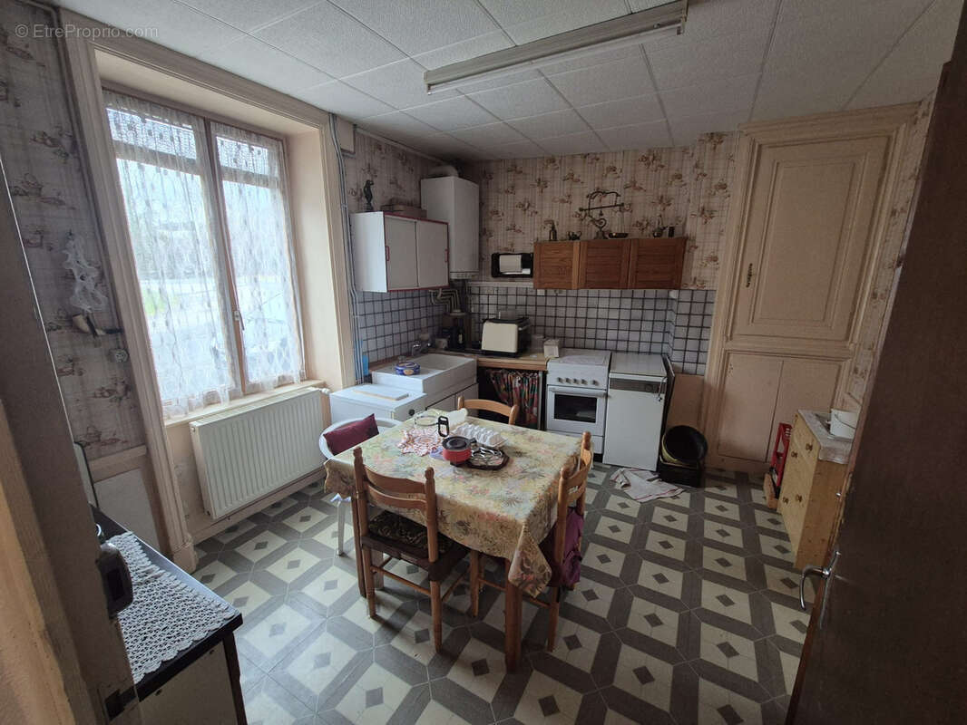 Maison à LA MONNERIE-LE-MONTEL