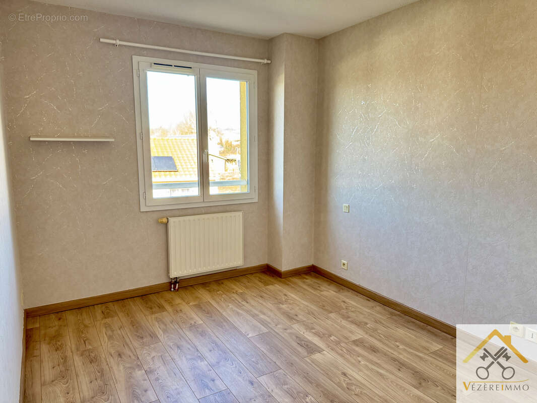 Maison à OBJAT