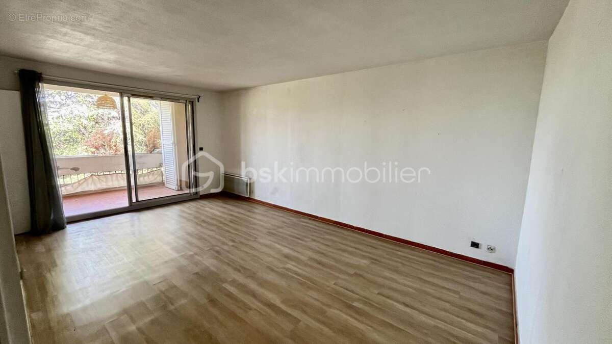 Appartement T3 sur les hauteurs de Cassis Résidence avec piscine - - photo 2