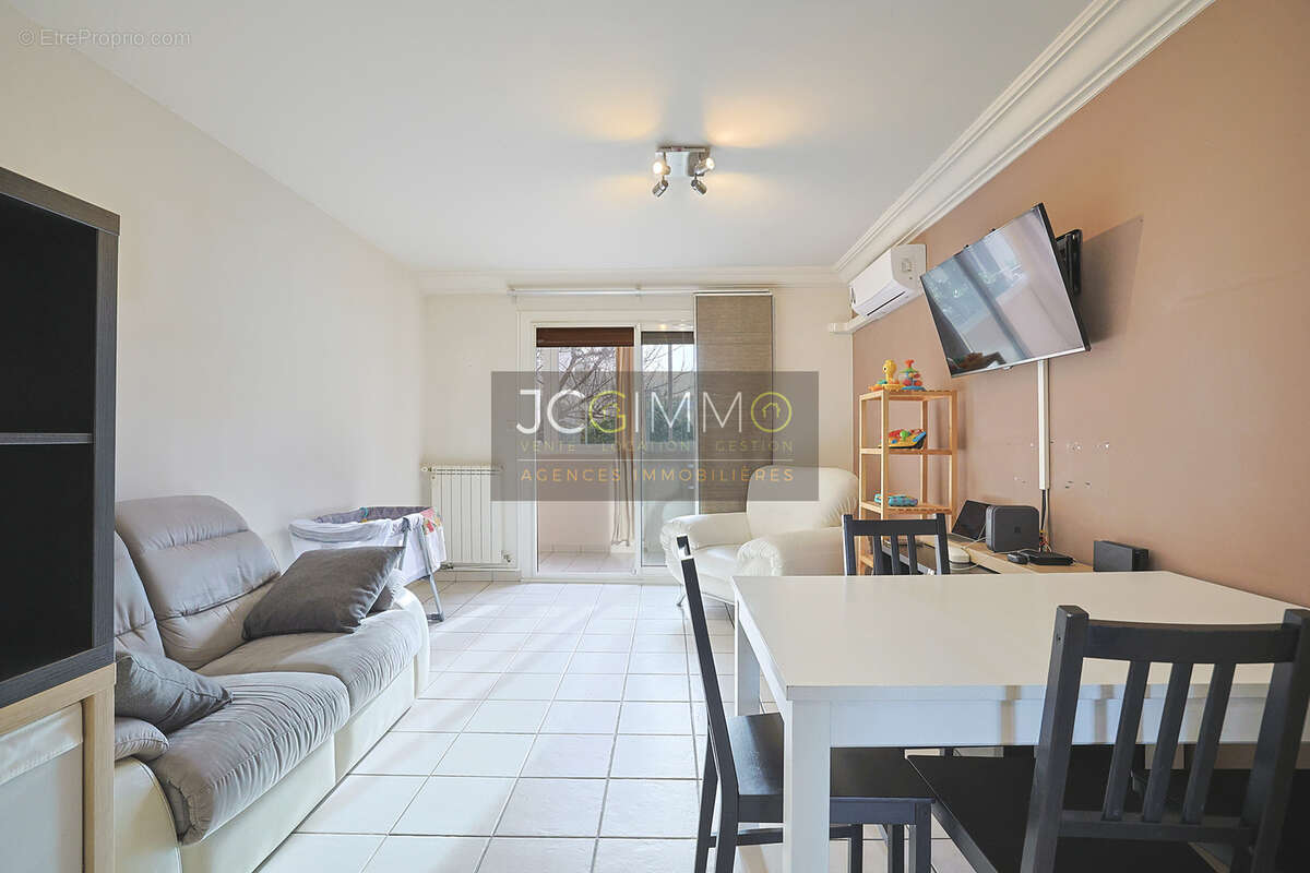 Appartement à CUERS