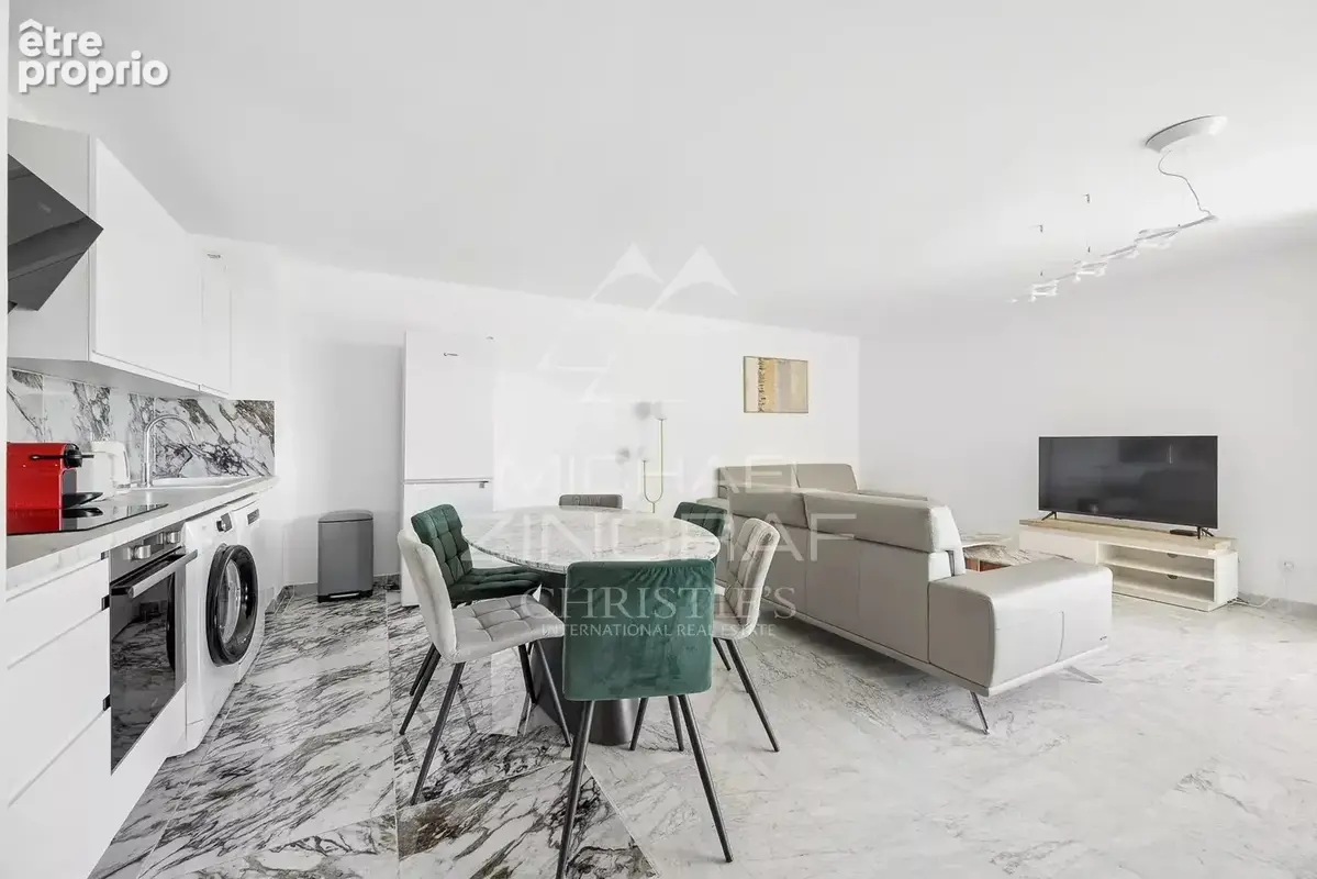 Exclusivité - Golfe-Juan – Appartement traversant rénové avec terrasse, piscine et parking - photo 3