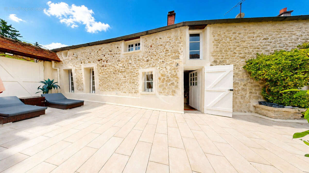 Maison à MEZY-SUR-SEINE