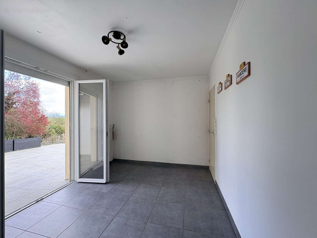 Maison à LA BATIE-DIVISIN