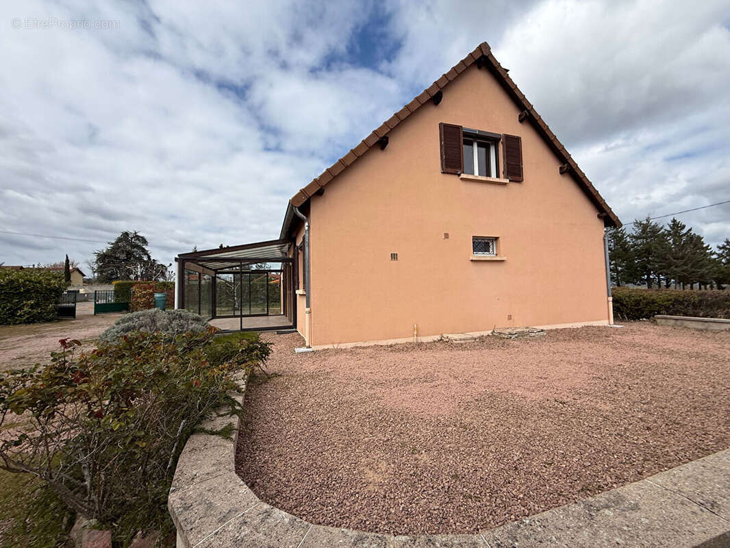 Maison à RENAISON