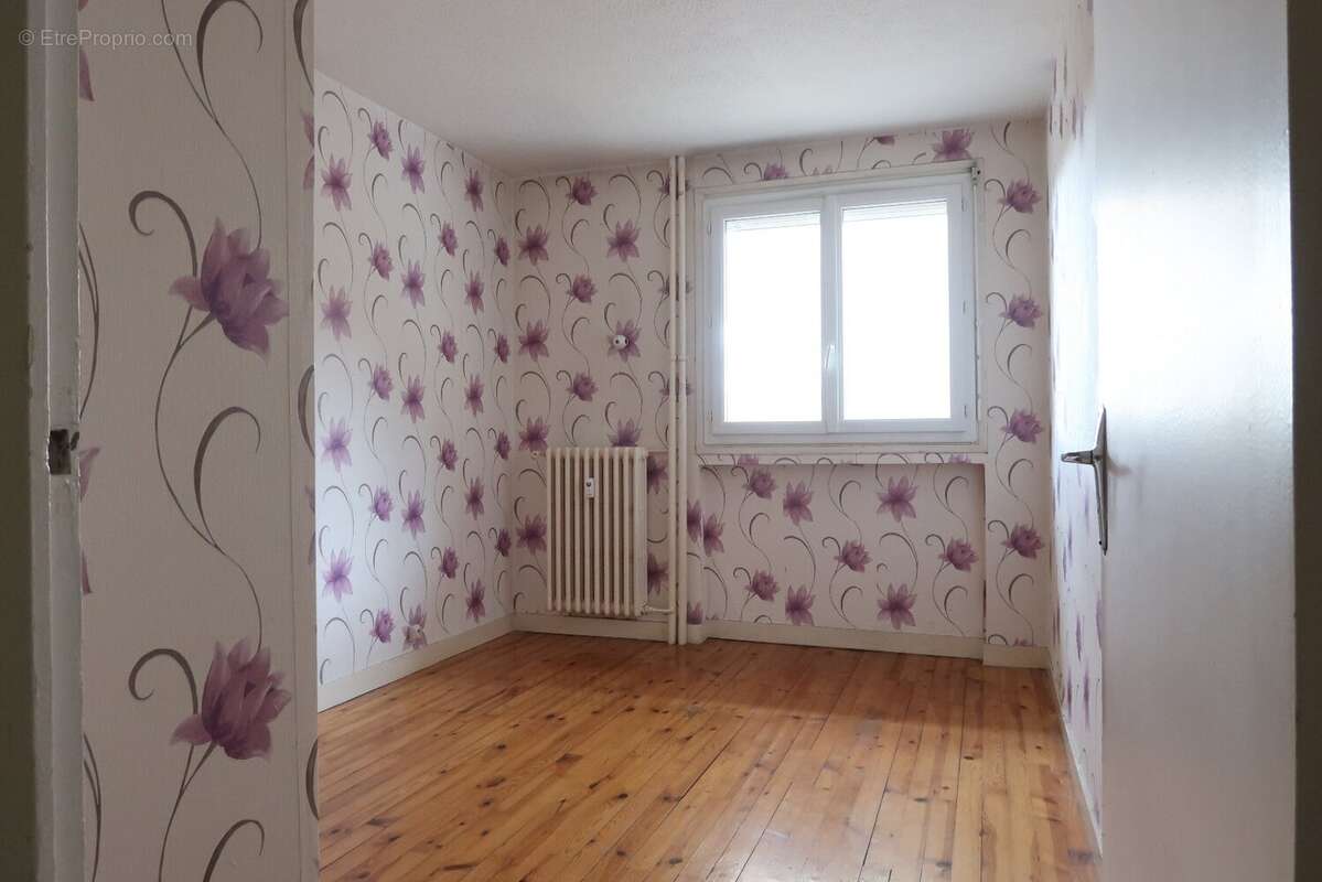 Appartement à LE CHAMBON-FEUGEROLLES