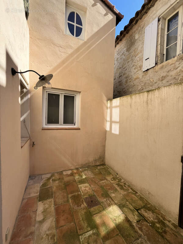 Appartement à VILLENEUVE-LES-AVIGNON