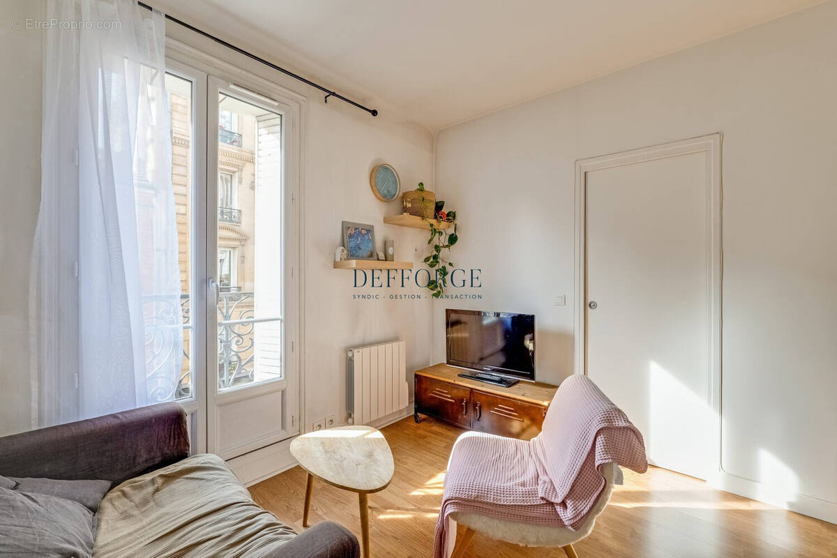 Appartement à PARIS-14E