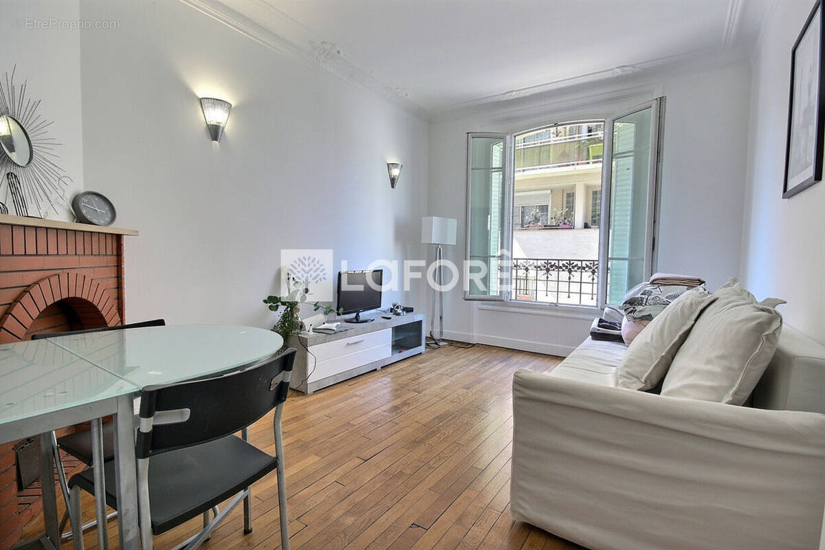 Appartement à COURBEVOIE