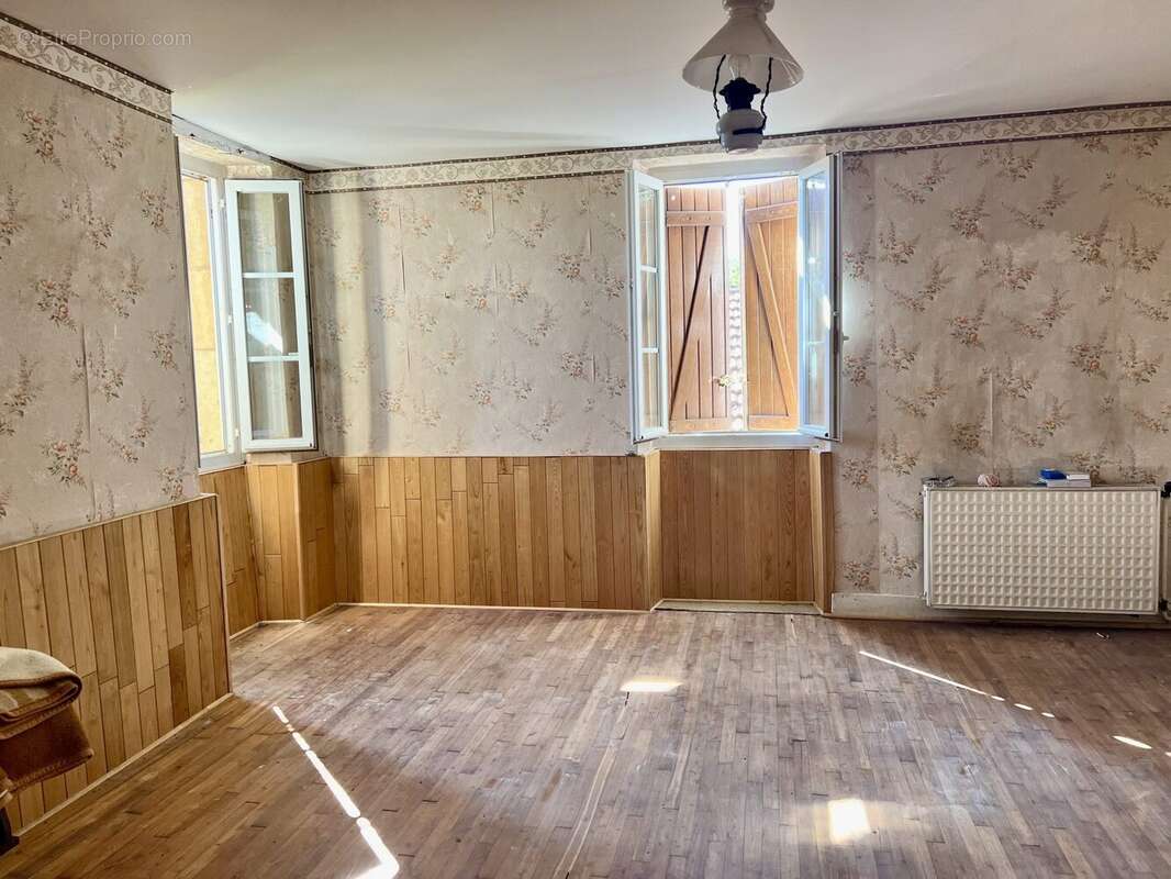 Appartement à BLANQUEFORT-SUR-BRIOLANCE