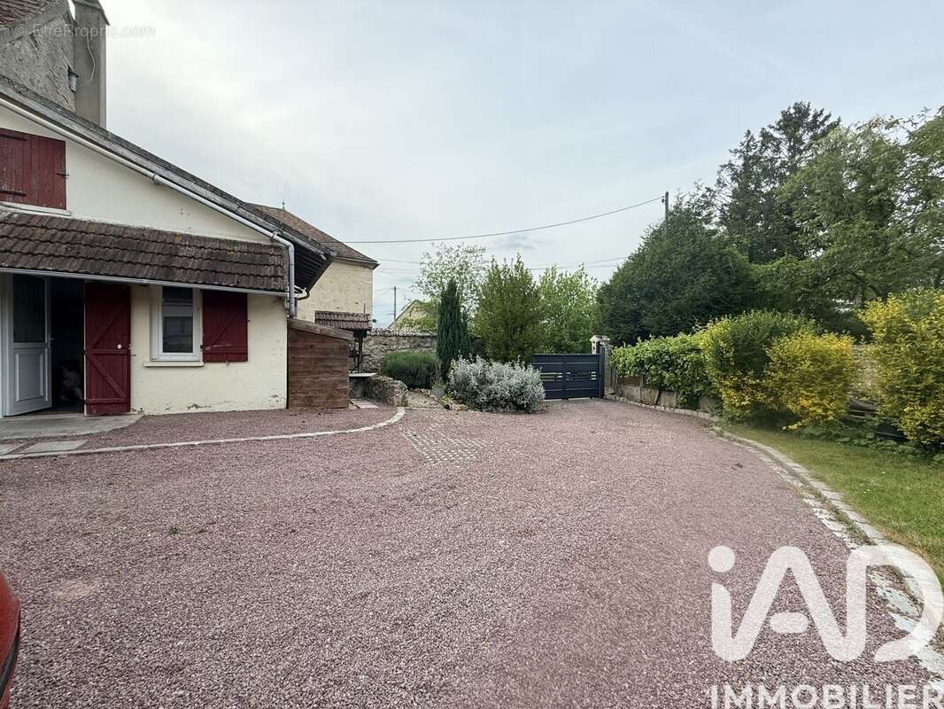 Maison 89 m² à Monneville  - photo 3
