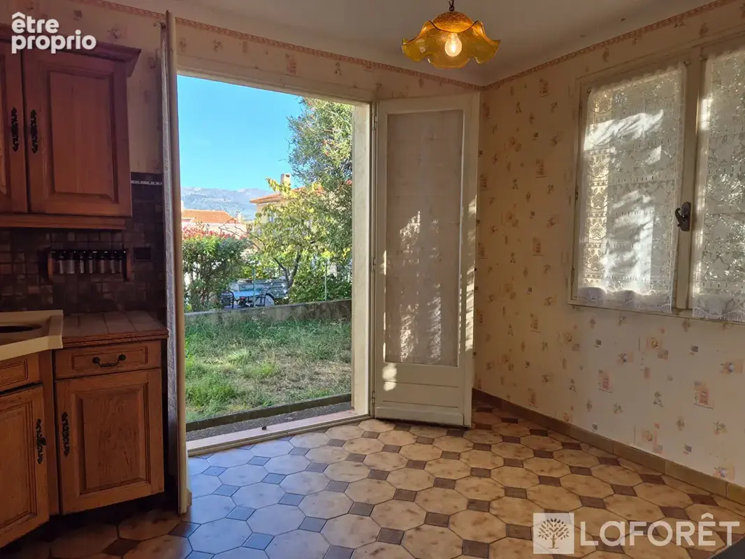 Maison 3 faces de 163 m² avec jardin et garage - photo 9