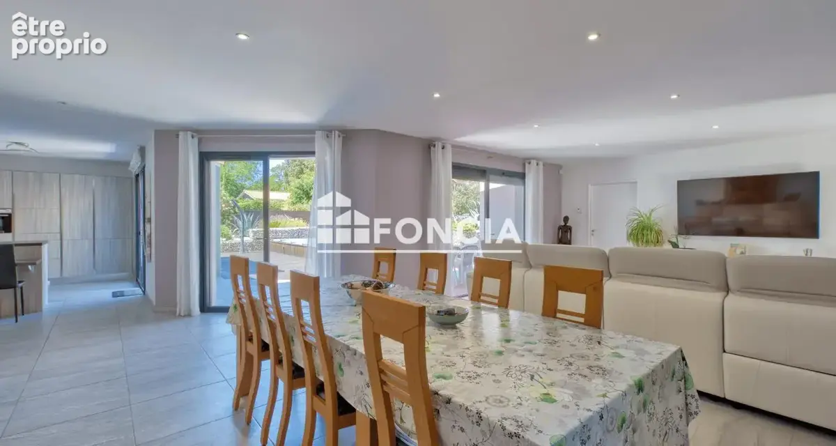 Maison moderne de 2015 188 m² avec piscine et prestations complètes - photo 6