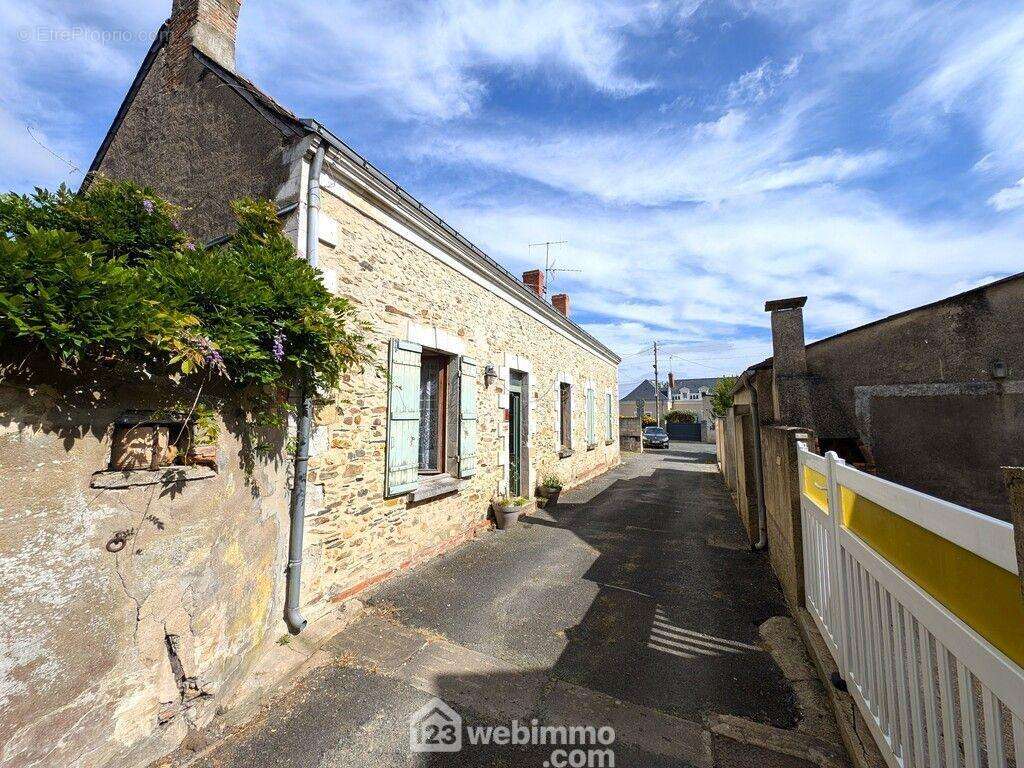 N'attendez plus pour visiter cette charmante maison de bourg. - Maison à CHERRE