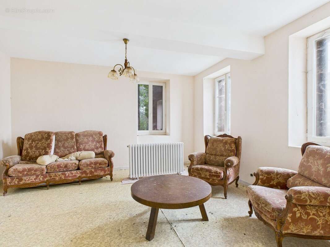 Maison à MAIZIERES-LA-GRANDE-PAROISSE