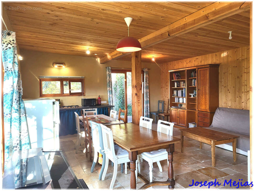 Maison à SAINT-ETIENNE-DE-SERRE