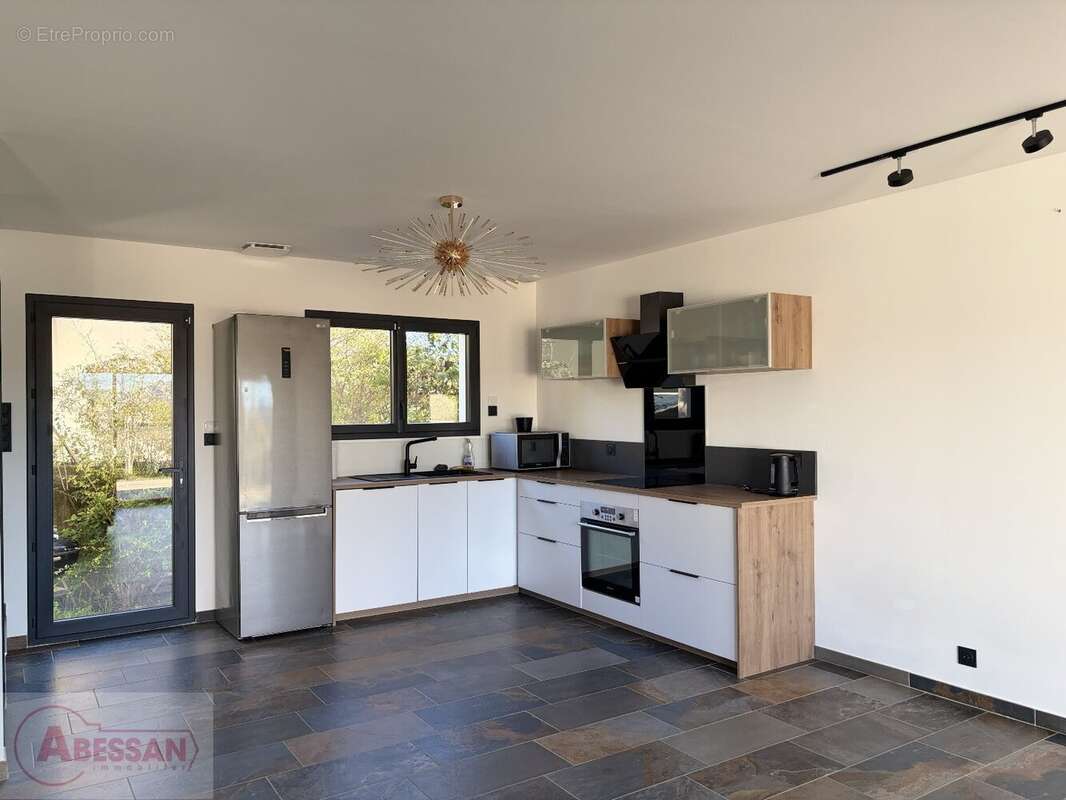 Maison à SAINT-HILAIRE-DE-BRETHMAS