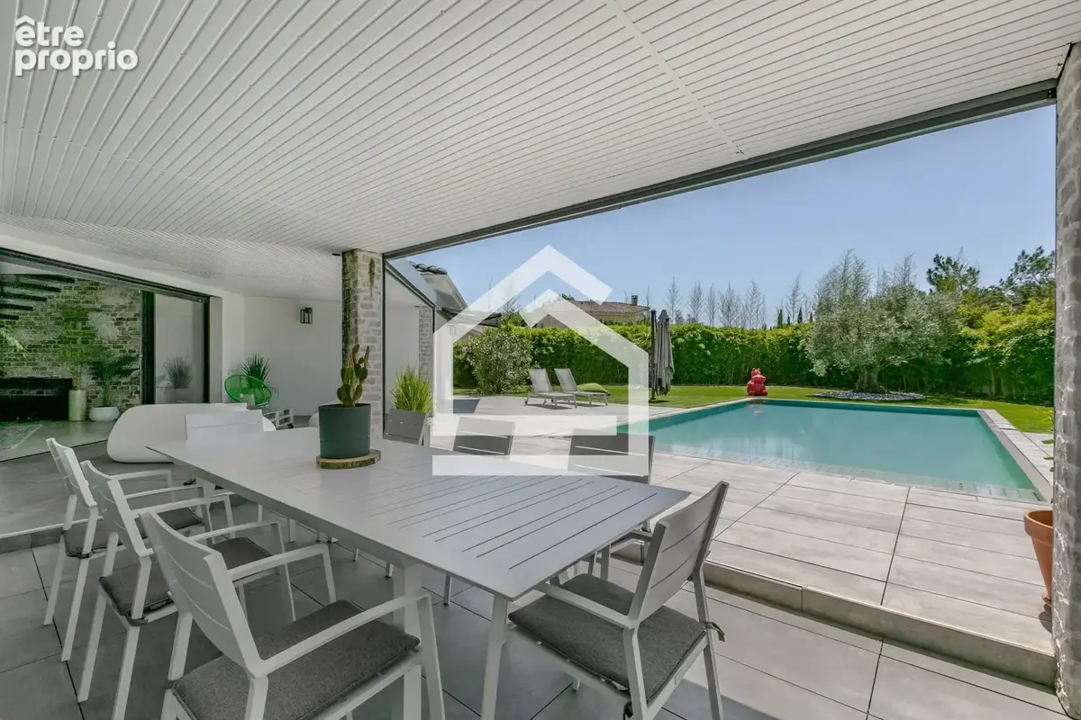 Saint Aubin de Médoc - Villa d'exception de 230 m2 avec dépendance de 30 m2, piscine et garage - photo 12