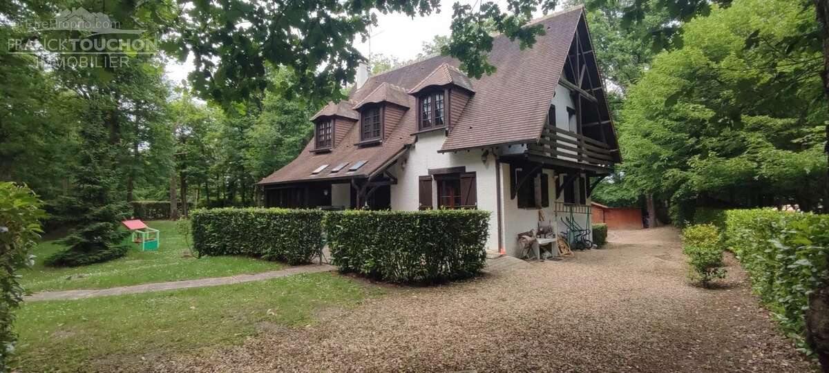 Maison à FERRIERES-EN-GATINAIS