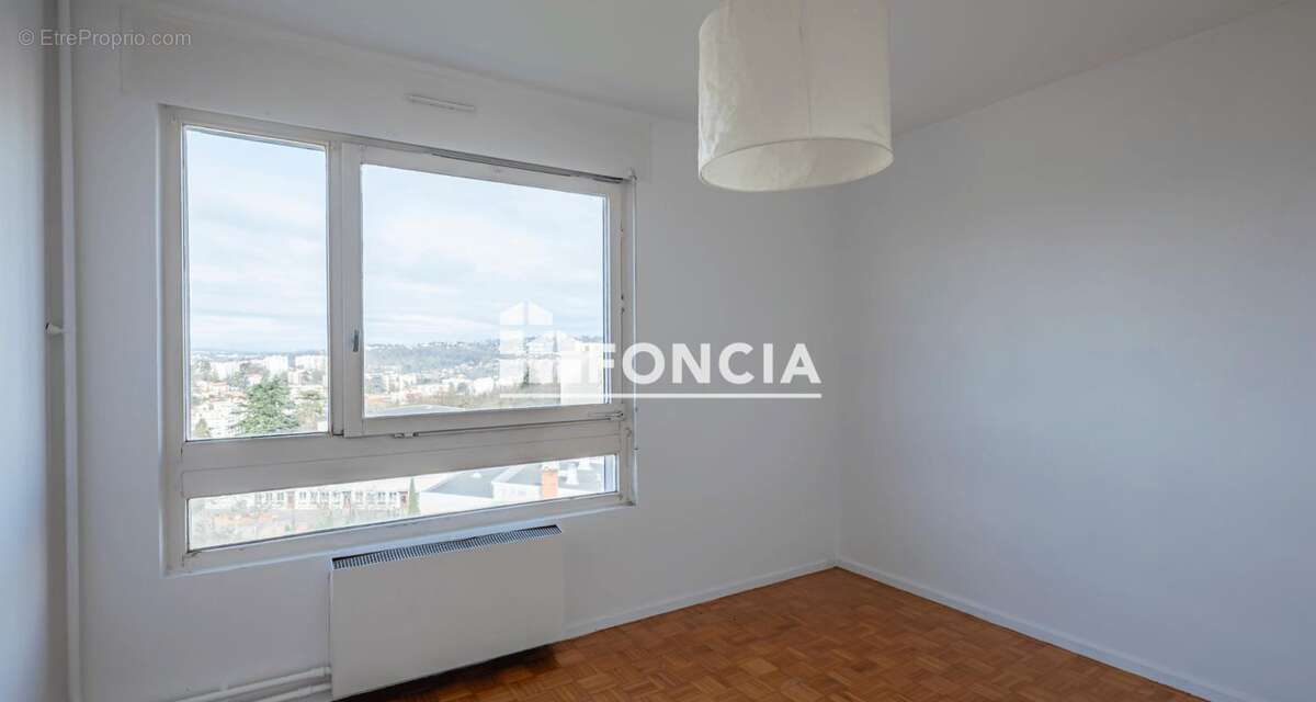 Appartement à PIERRE-BENITE