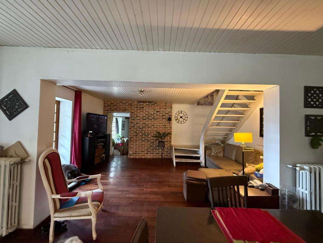 Maison à JUZIERS