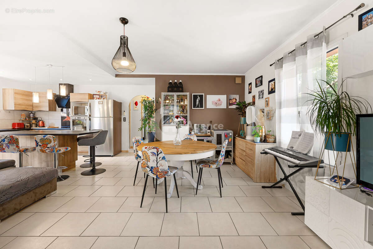 Appartement à MOUANS-SARTOUX