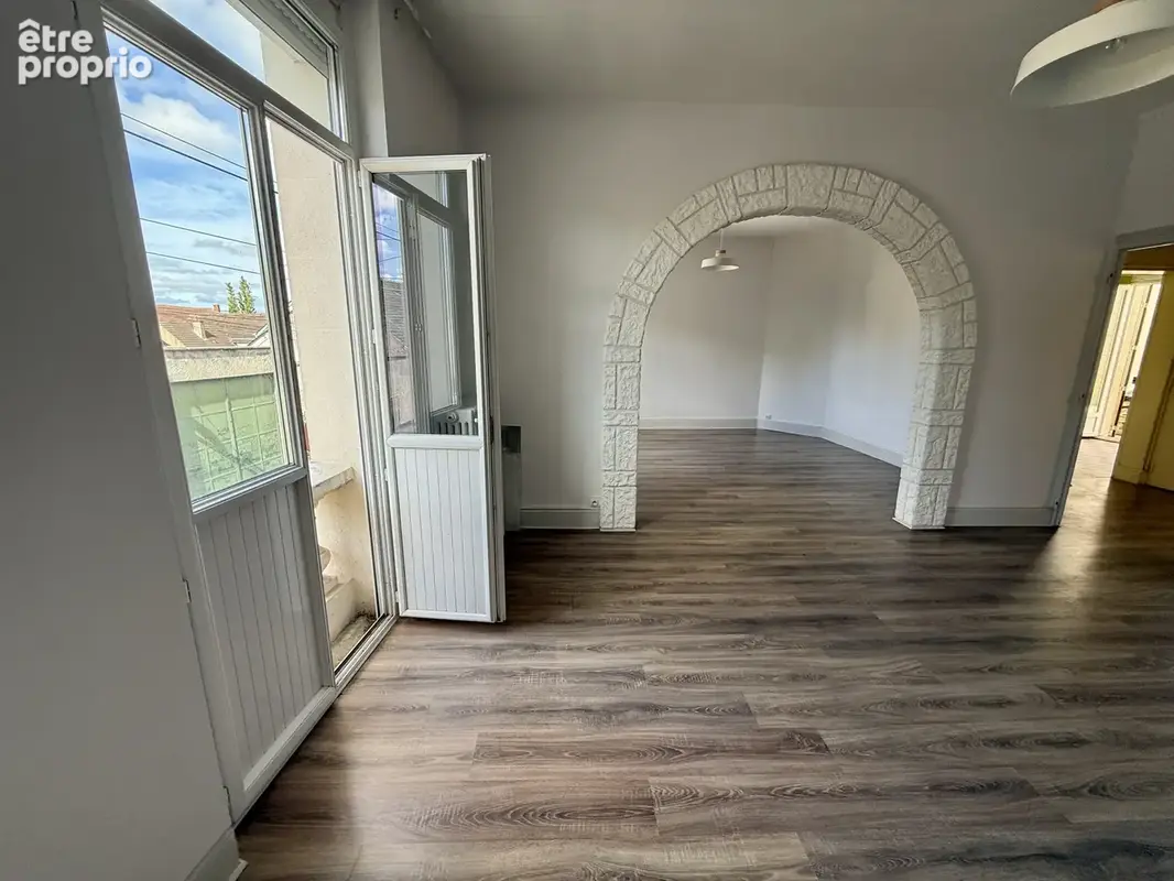 Local Commercial + Appartement T5 sur un terrain de 1615 m2 - photo 2