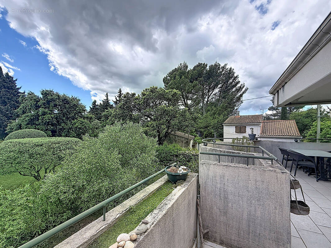 Appartement à VILLENEUVE-LES-AVIGNON