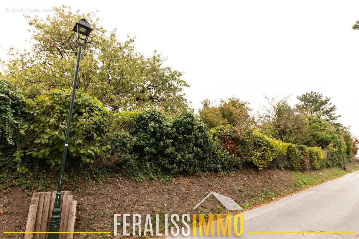 Terrain à VAUX-SUR-SEINE