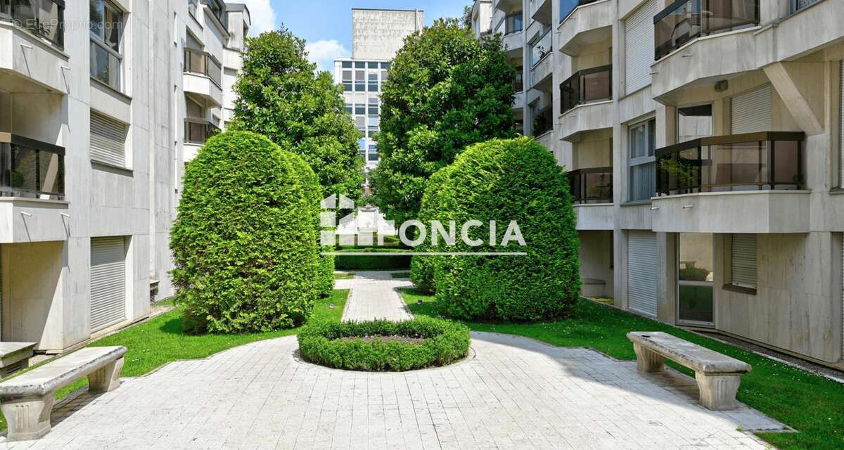 Appartement à PARIS-7E