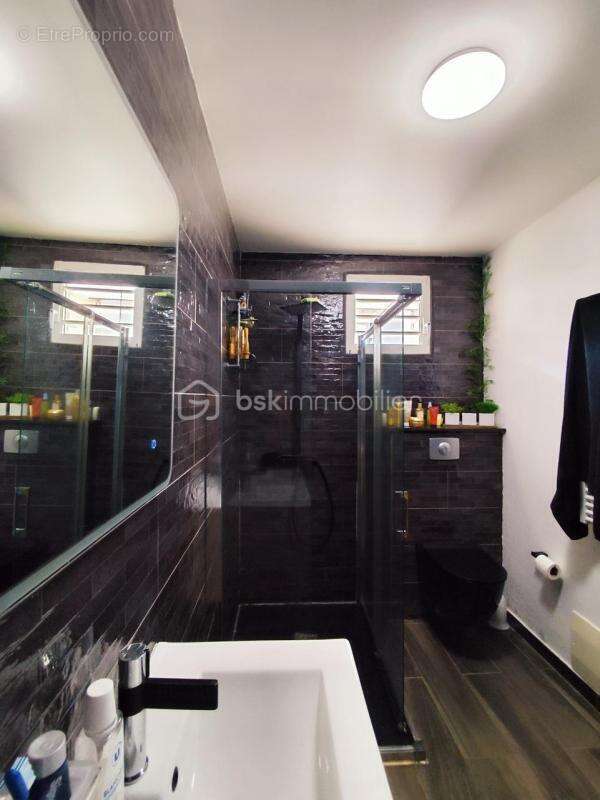 Appartement à REMIRE-MONTJOLY