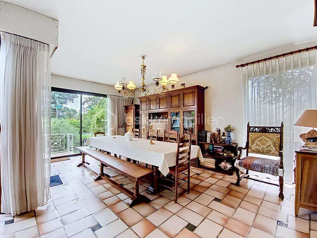 Maison sur la commune de Chatou - photo 4