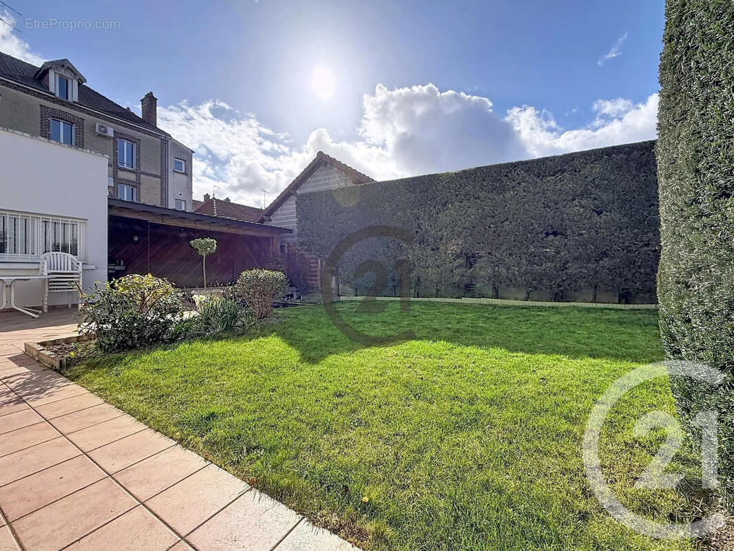 Maison à SAINTE-SAVINE