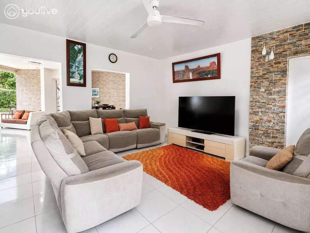 Proche CHU– Villa+ Bungalow 283 m²-piscine -Jardin- Fort-de-France - photo 5