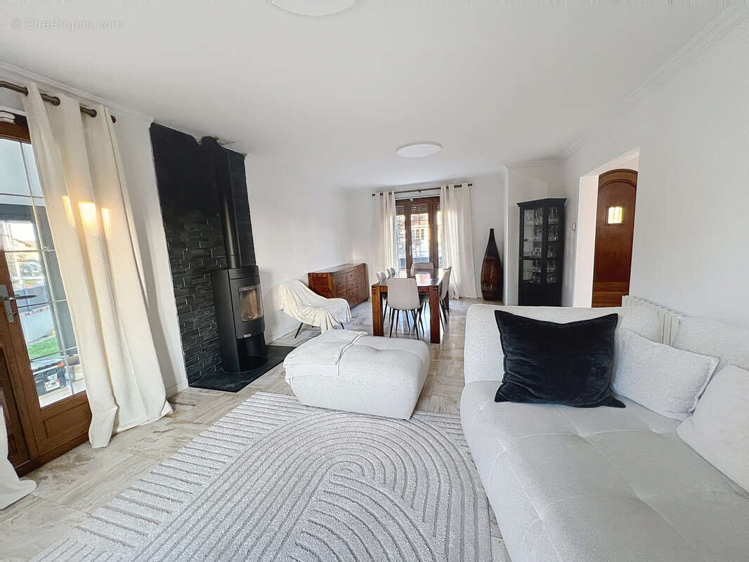 Maison à PARAY-VIEILLE-POSTE