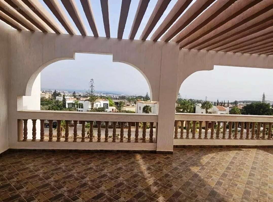 Villa de Prestige à vendre à Illigh Agadir – Vue Mer et Montagne - photo 4