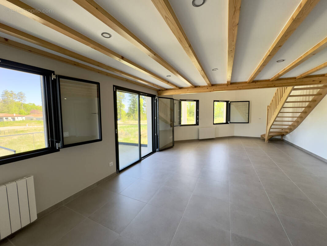 Appartement à CHARNOZ-SUR-AIN