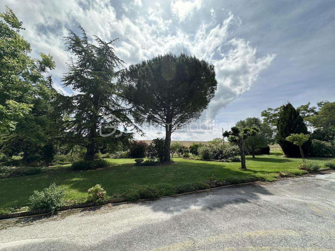 Maison à AURIAC-SUR-VENDINELLE