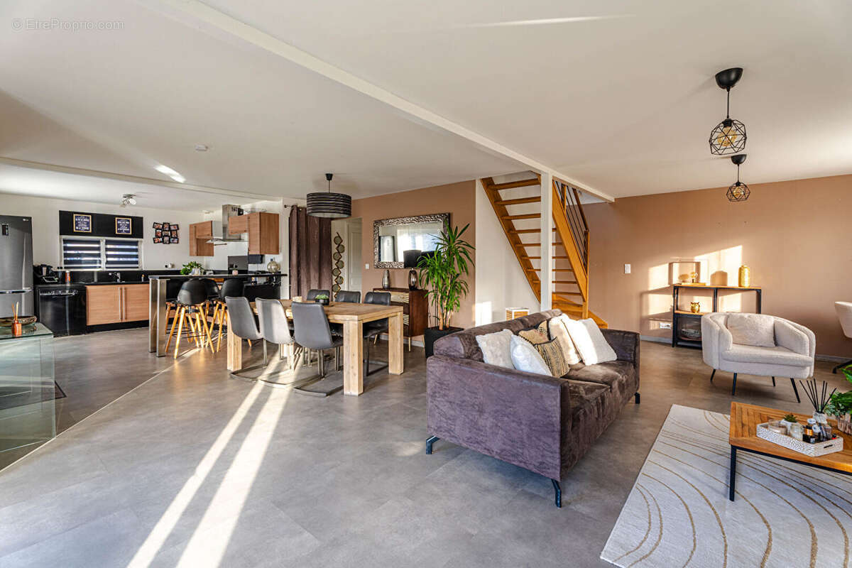 Maison 6 pièce(s) 153 m2 - photo 4