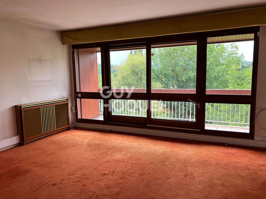 Appartement à LA CELLE-SAINT-CLOUD