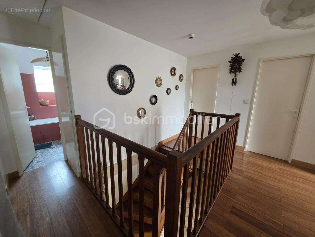 Maison individuelle familiale de 145,62 m² – 5 chambres – Bords de Marne - 2 grands GARAGES - photo 7