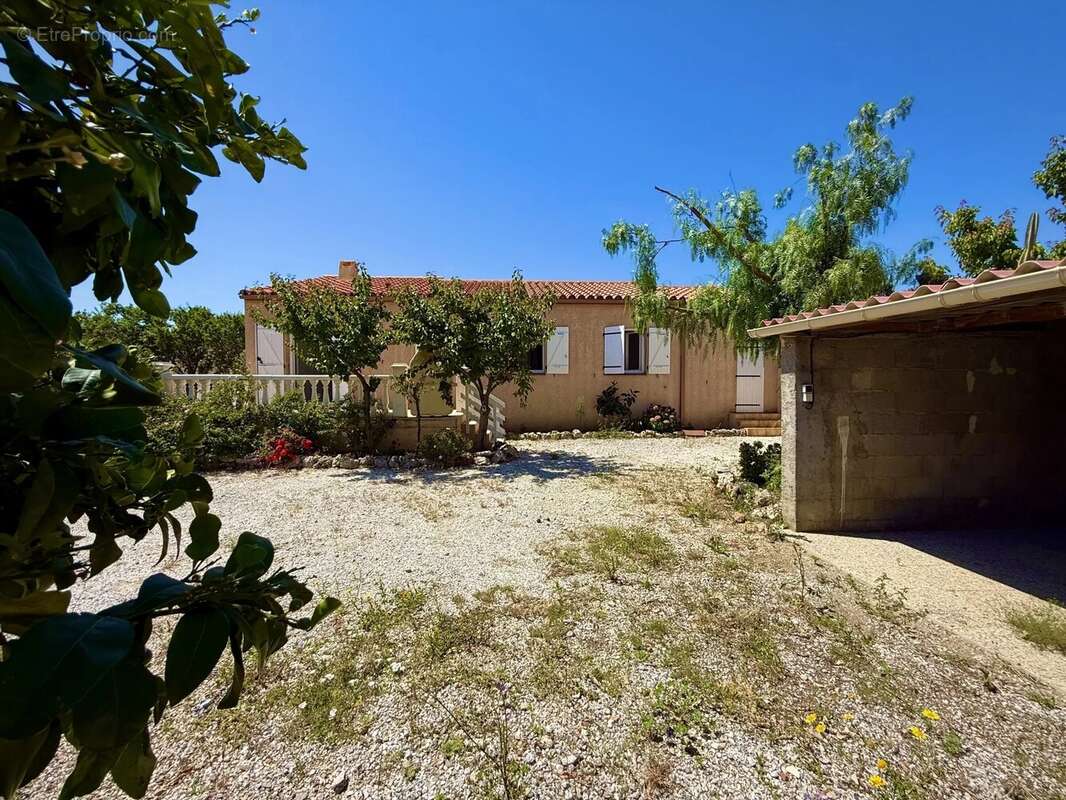 Maison à CAVES