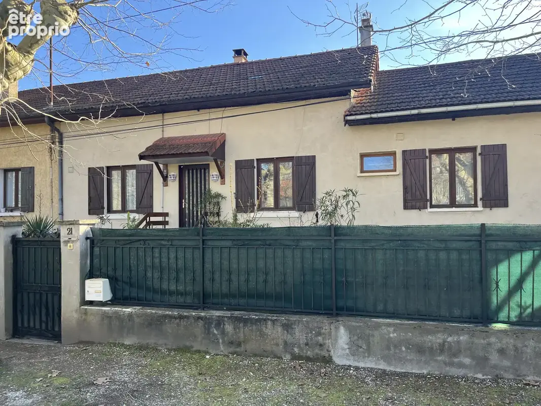 Maison proche du centre Mairie CHARVIEU, - photo 3