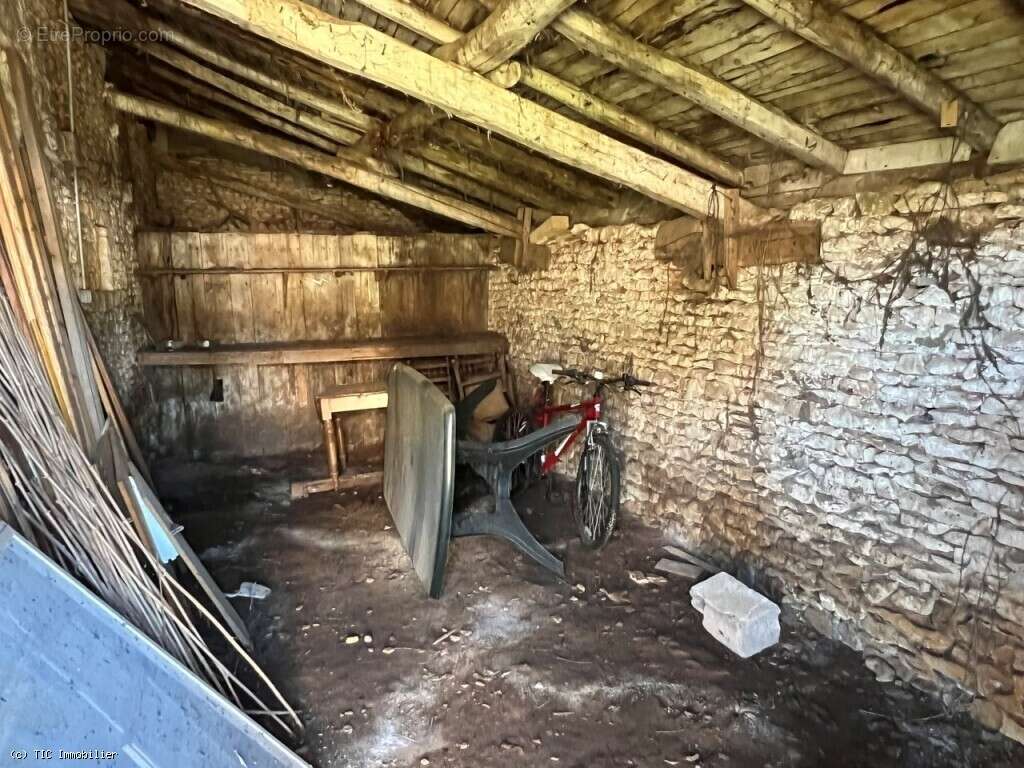 Maison de Campagne avec Dépendances 5 Minutes de Civray - photo 20