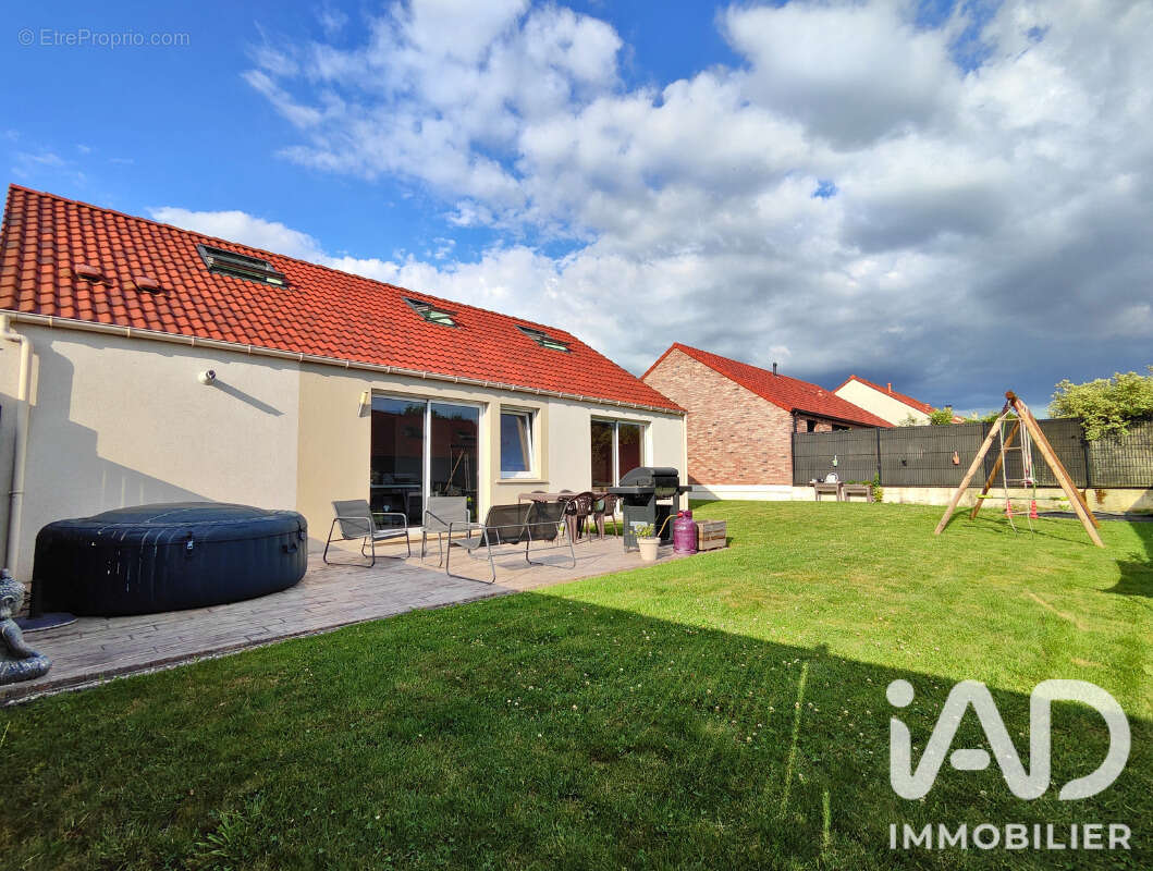 Maison 100 m² à Lieu-Saint-Amand  - photo 9